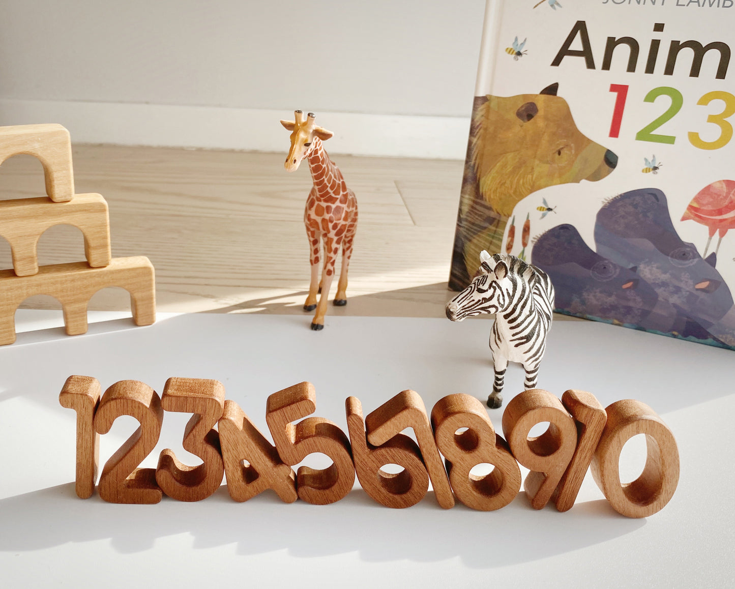 1, 2, 3, 4, 5. The perfect blocks for every budding counter. This set of montessori-inspired moveable numbers introduces the littlest ones to the world of numbers and provides a tactile experience to counting.