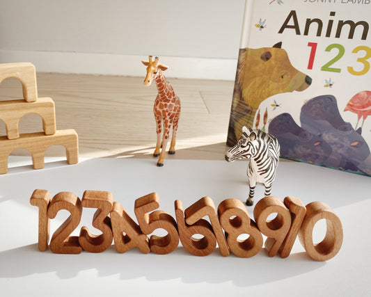 1, 2, 3, 4, 5.  The perfect blocks for every budding counter. This set of montessori-inspired moveable numbers introduces the littlest ones to the world of numbers and provides a tactile experience to counting.